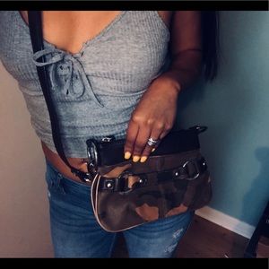 B. Makowsky small cross body purse🍂👜✨